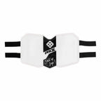 Protège-tibias BMX blanc avec logo PRIDE et sangle noire pour sécurité en vélo