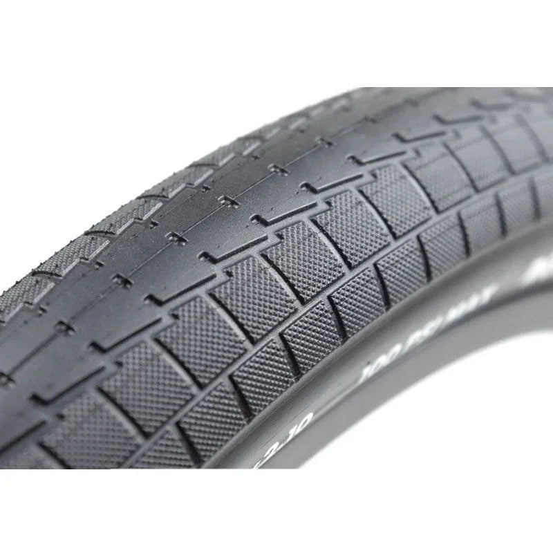 Pneu BMX avec motif de traction robuste pour performance et adhérence optimales