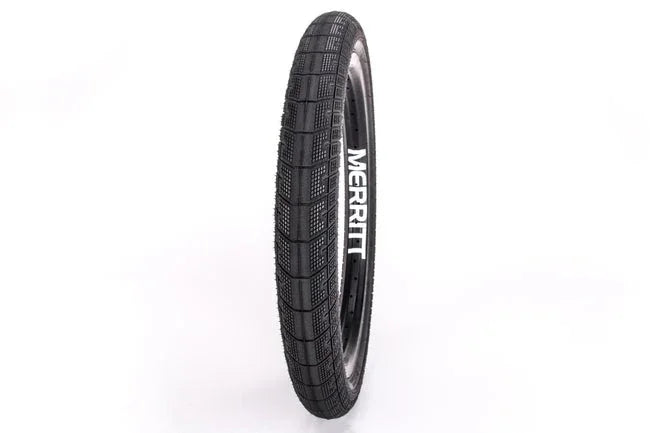 Pneu BMX Merritt avec motif de crampons, idéal pour performance et adhérence