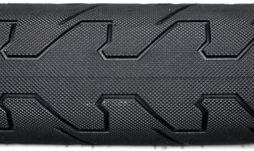 Poignée BMX noire texturée avec motifs géométriques pour une meilleure adhérence