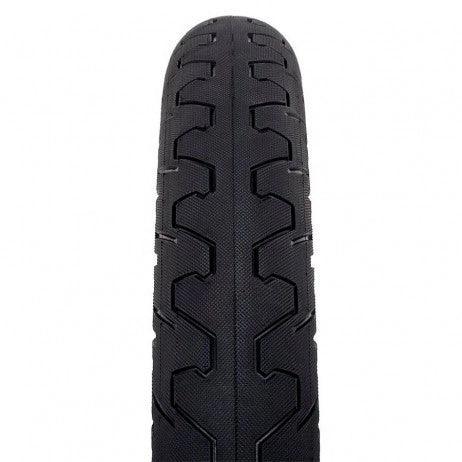 Pneu BMX noir avec crampons en zigzag pour adhérence optimale sur route et terrain