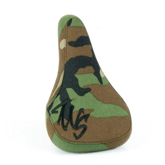 Selle BMX camouflage avec logo stylisé, design militaire pour vélo de rue