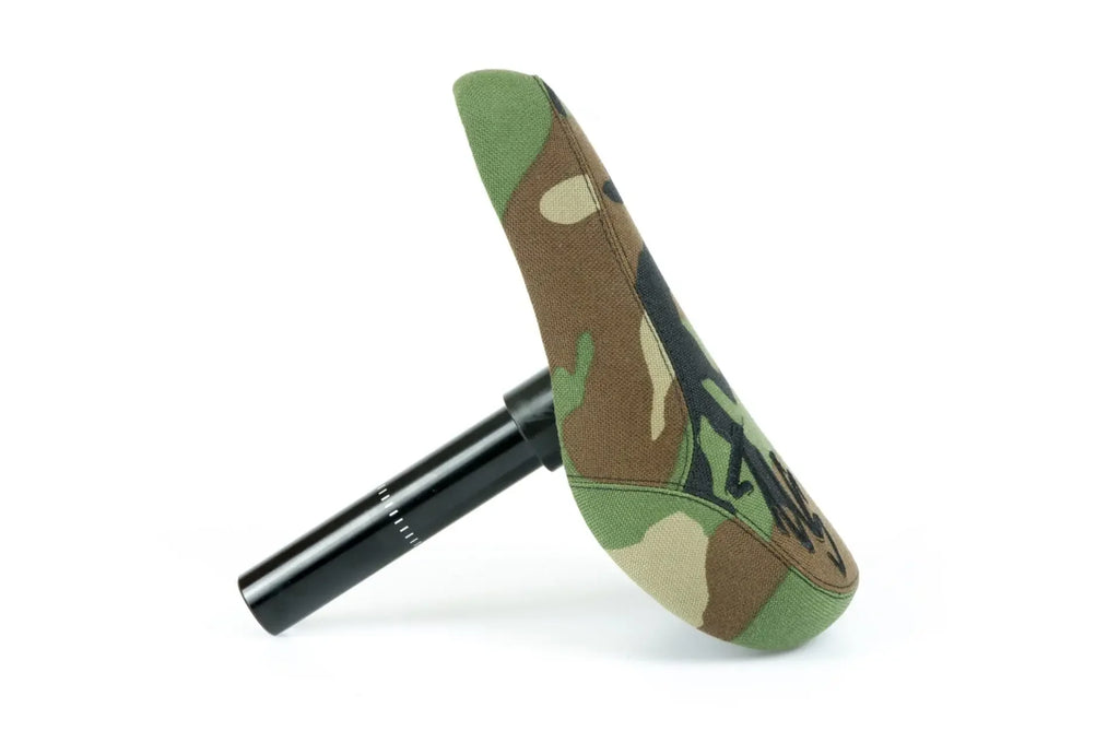 Selle BMX camouflage vert et marron avec rail noir, design robuste pour vélo freestyle