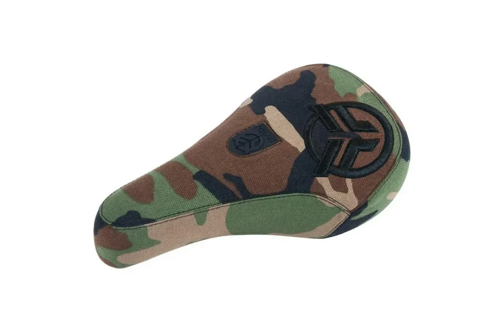 Selle BMX camouflage avec logo distinctif, idéale pour vélo de freestyle