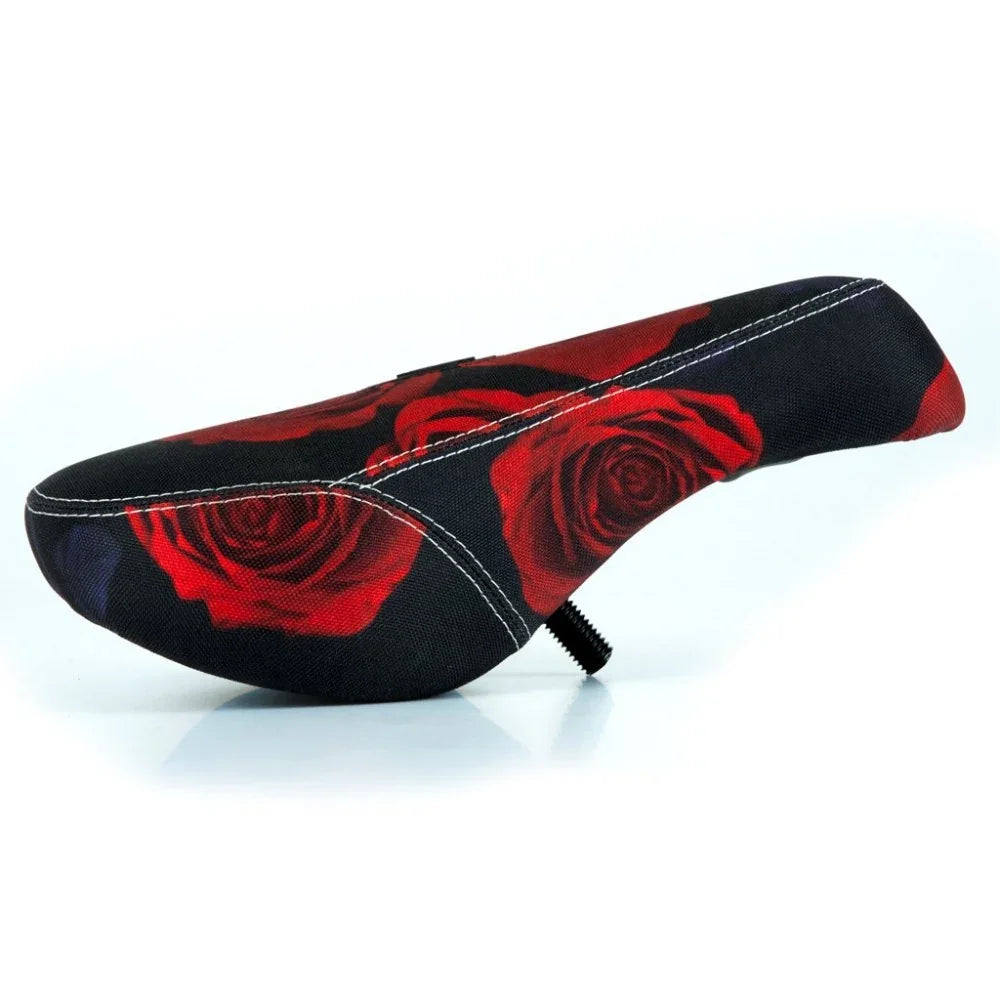 Selle de BMX noire avec un motif de roses rouges