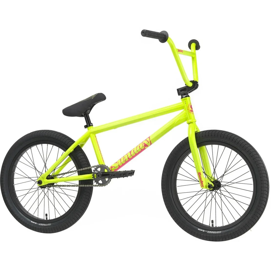 Vélo BMX jaune fluo avec pneus noirs sur fond blanc