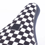 Selle BMX à motif damier noir et blanc avec logo Vans, design classique pour vélo de rue