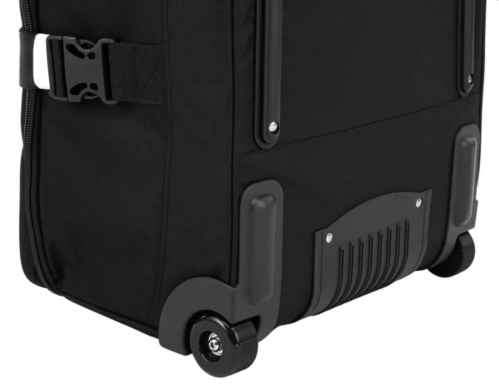 Valise noire robuste avec roulettes et sangle de fixation, idéale pour les déplacements.