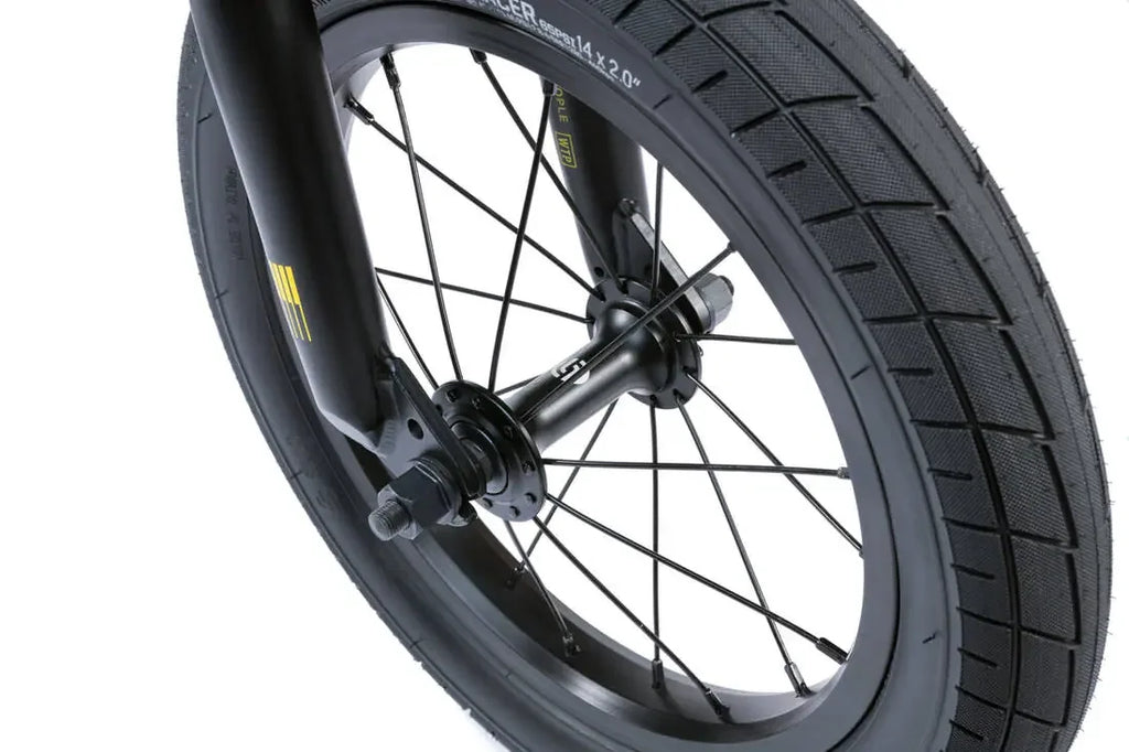 Roue de BMX 14 x 2.0 avec pneu tout-terrain et jante noire, idéale pour tricks et freestyle