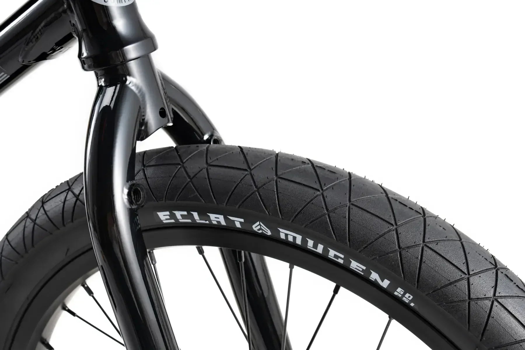 Pneu Eclat Mugen 50 pour BMX, cadre noir brillant, design de pneu texturé