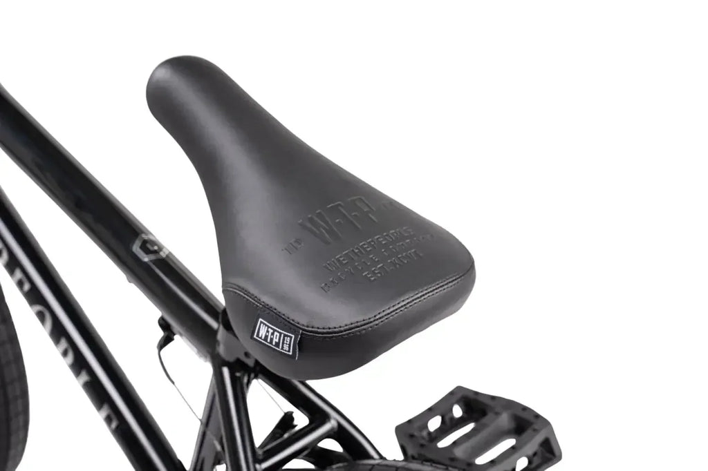 Selle noire WTP pour BMX, détail du siège et cadre vélo
